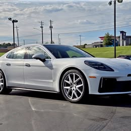2024 Porsche Panamera 4