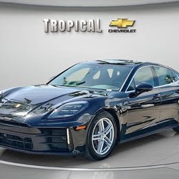 2025 Porsche panamera 4 awd \u2014 13k miles, 1 owner