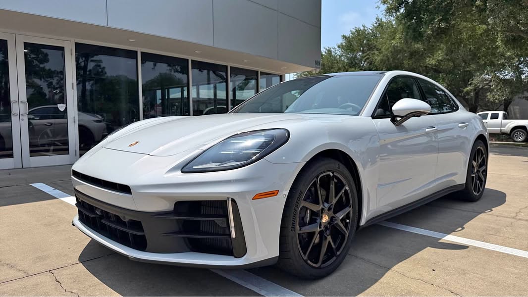 2026 Porsche Panamera - 4 Edition Sedan 4D