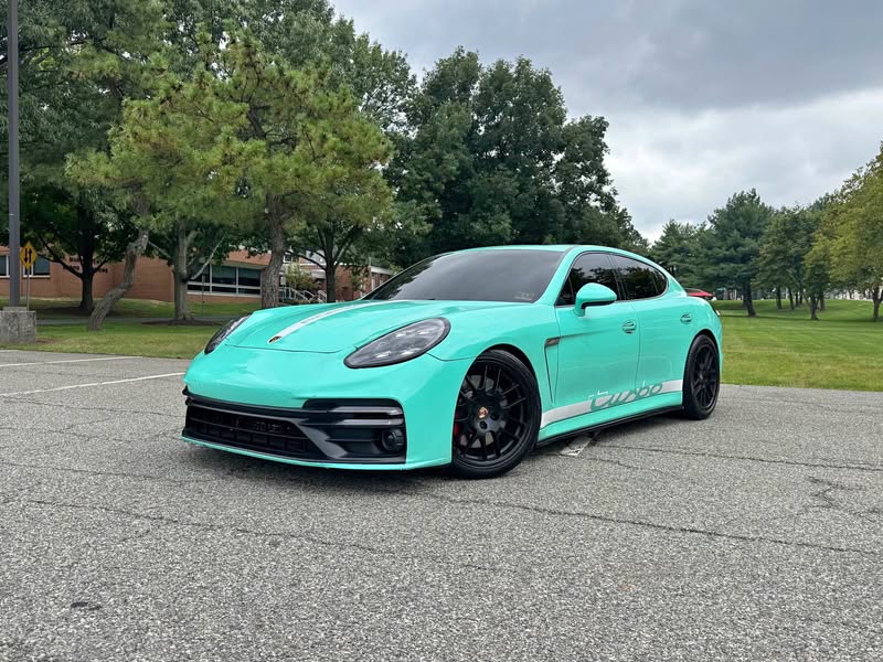 2010 Porsche Panamera - Turbo S Sport V8 550hp