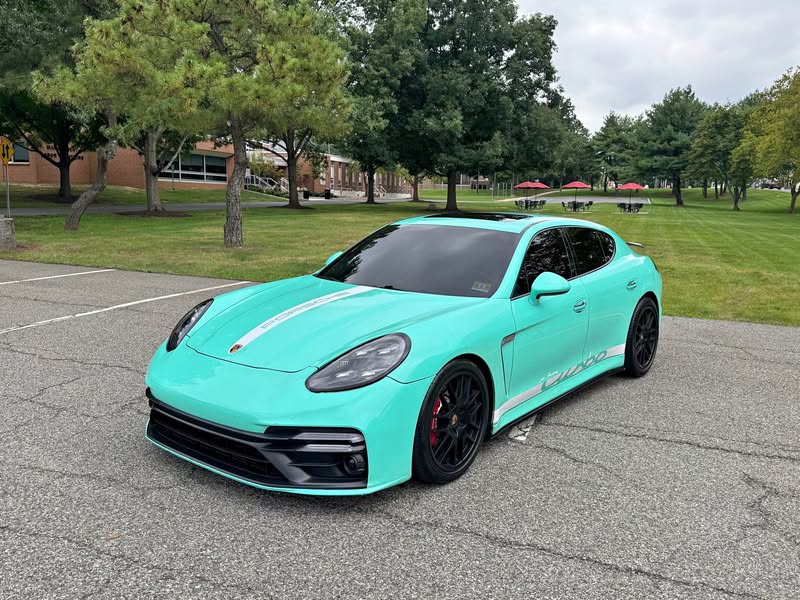 2010 Porsche Panamera - Turbo S Sport V8