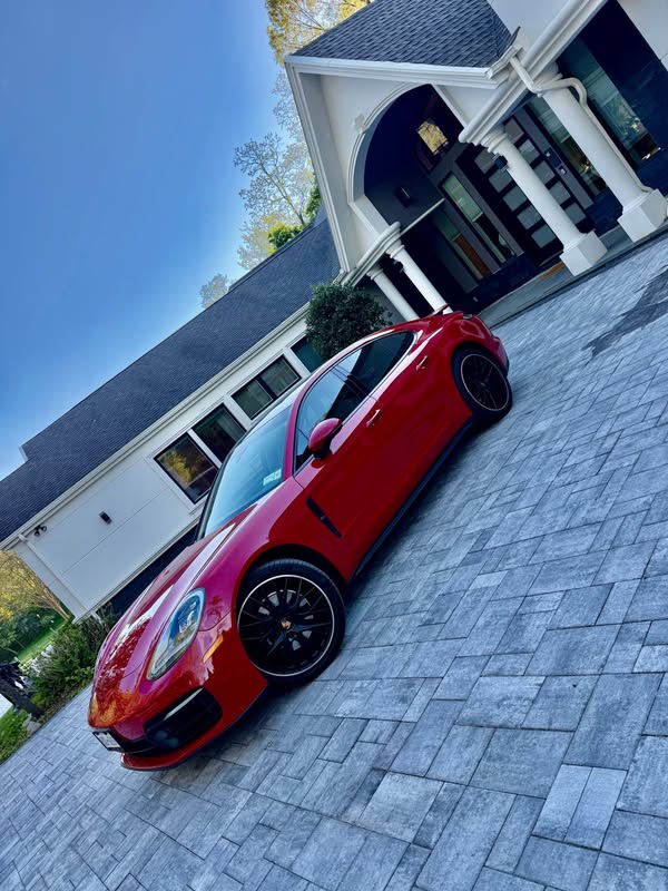 2021 Porsche Panamera - 4