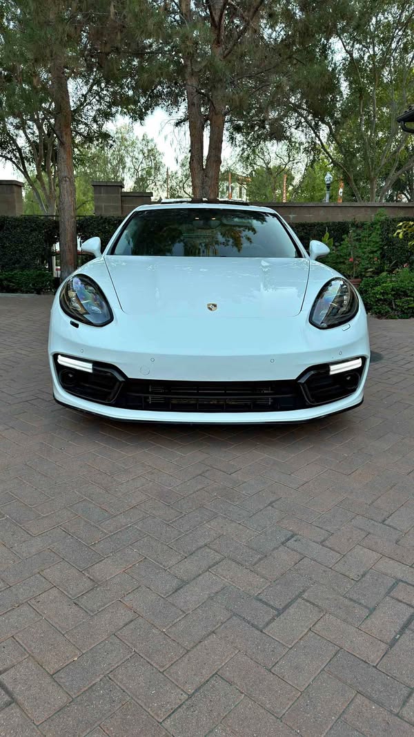 2013 Porsche Panamera - 4 Platinum Edition Sedan 4D