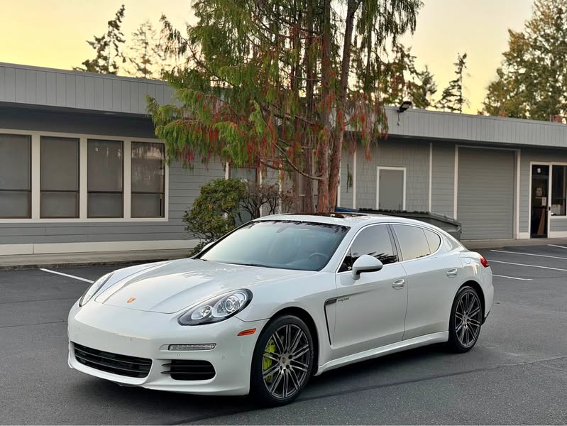 2015 Porsche Panamera - 4 E-Hybrid Sedan 4D
