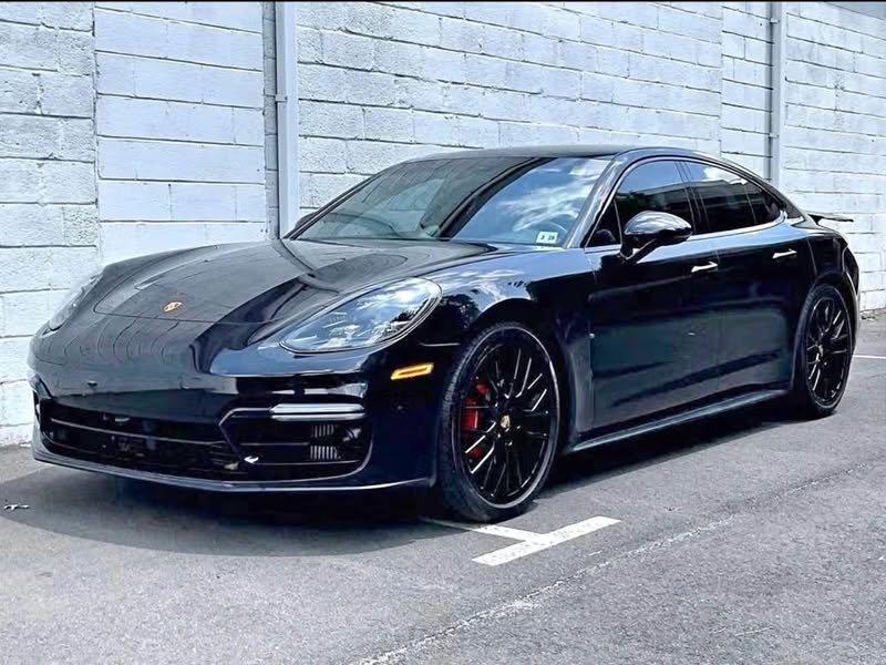 2023 Porsche Panamera - GTS