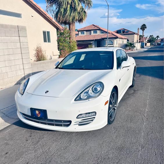2013 Porsche Panamera - Platinum Edition Sedan 4D