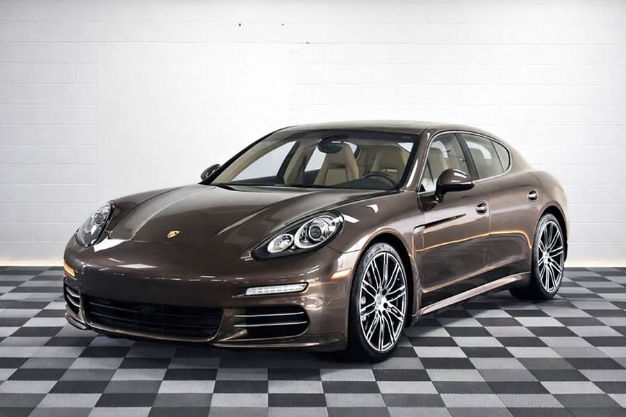2015 Porsche Panamera 4 CLEAN CARFAX - CHRONO PACKAGE - SUNROOF - HEATED &amp;amp;amp; COOLED SEATS