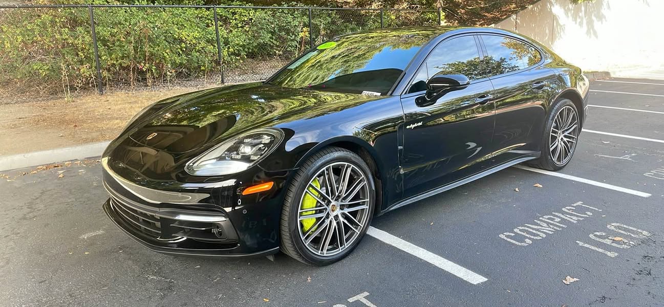 2018 Porsche Panamera - 4 E-Hybrid Sedan 4D