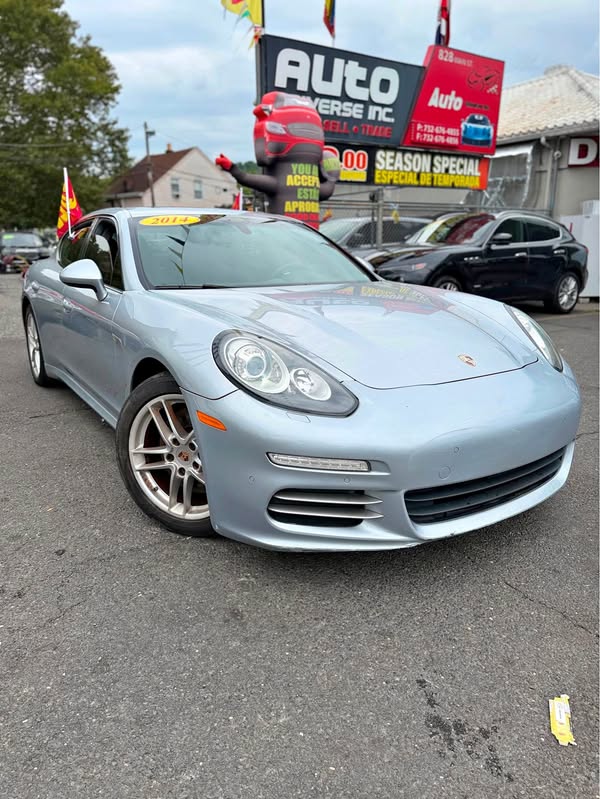 2014 Porsche Panamera - 4