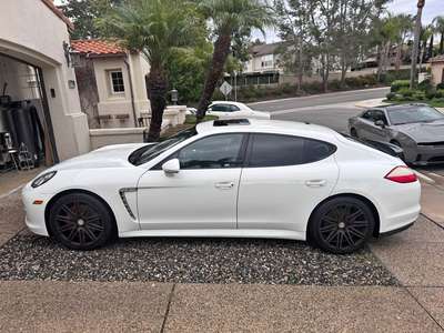 2013 Porsche Panamera - 4 Platinum Edition Sedan 4D