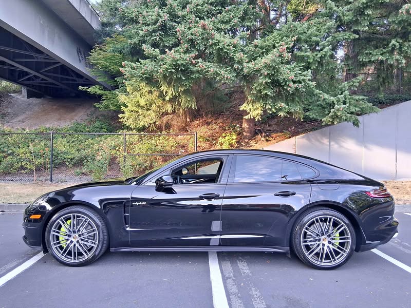 2018 Porsche Panamera - 4 E-Hybrid Sedan 4D