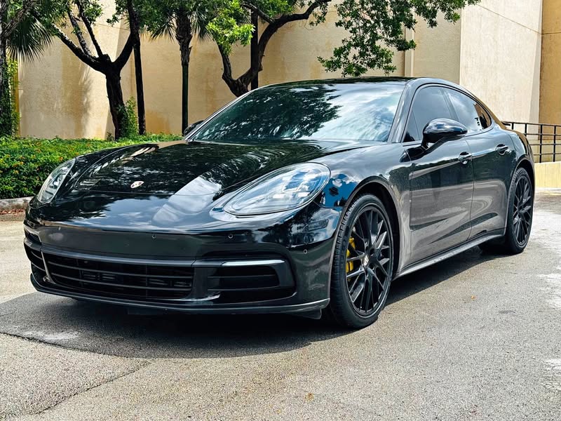 2017 Porsche Panamera - Sedan 4D