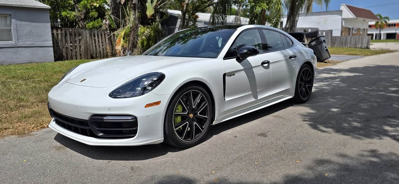 2018 Porsche Panamera - 4 E-Hybrid Sedan 4D