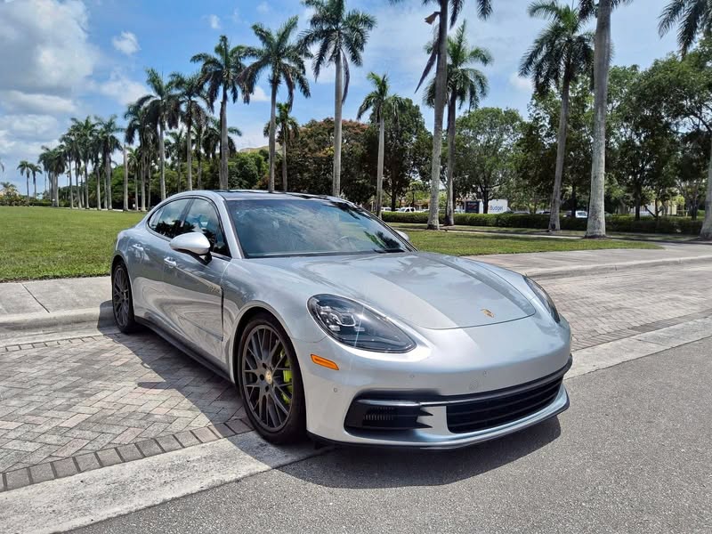 2018 Porsche Panamera 4 E-Hybrid Sedan 4D