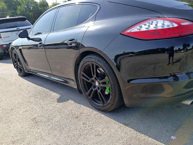 2012 Porsche Panamera - 4 E-Hybrid Platinum Edition Sedan 4D