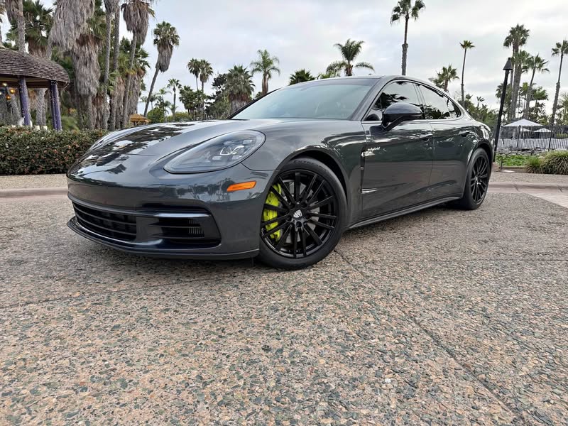 2019 Porsche Panamera - 4 E-Hybrid Sedan 4D