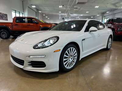 2016 Porsche Panamera 2