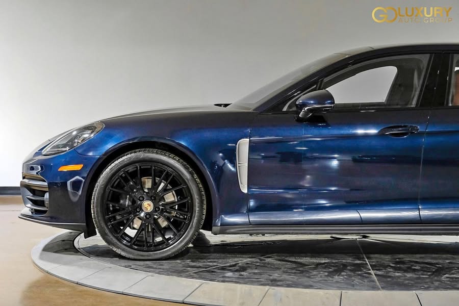 2023 Porsche Panamera 4 Platinum Edition - 34142 Miles