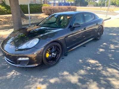 2013 Porsche Panamera - 4 Platinum Edition Sedan 4D