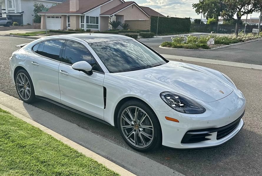 2017 Porsche Panamera - 4S