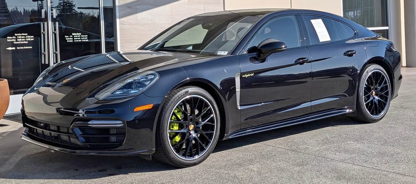 2022 Porsche Panamera 4 E-Hybrid Platinum Edition Sedan 4D