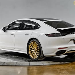 2023 Porsche Panamera Platinum Edition - 26200 Miles A03351