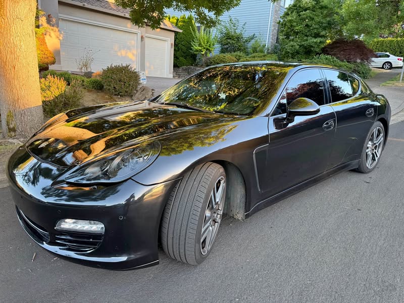 2012 Porsche Panamera - 4s full package