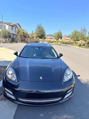 2013 Porsche Panamera - 4 Platinum Edition Sedan 4D