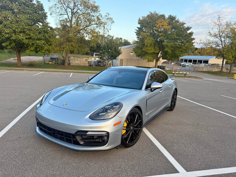 2019 Porsche Panamera - GTS Sedan 4D
