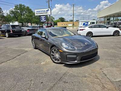 2016 Porsche Panamera - GTS
