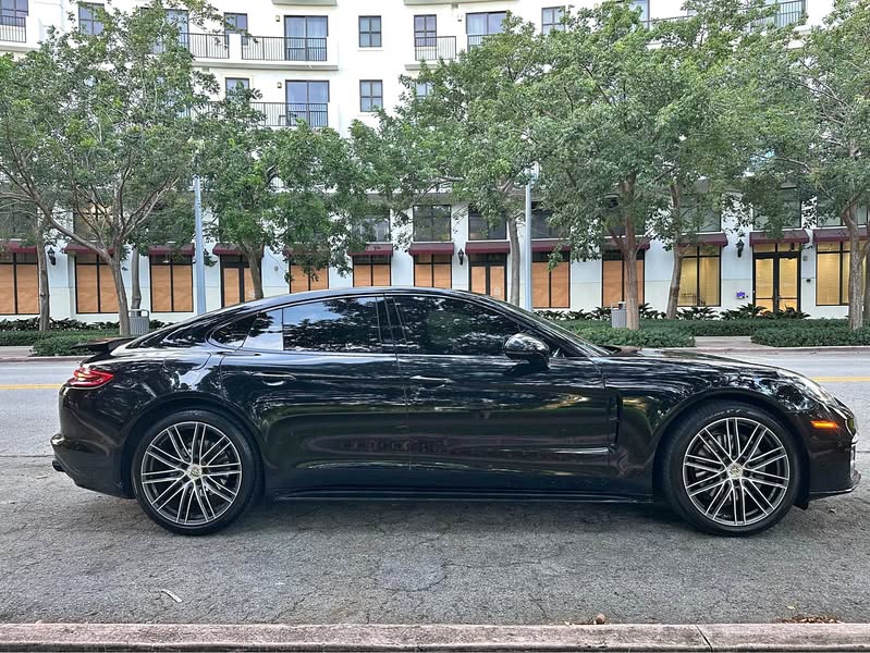 2017 Porsche Panamera - Panamera