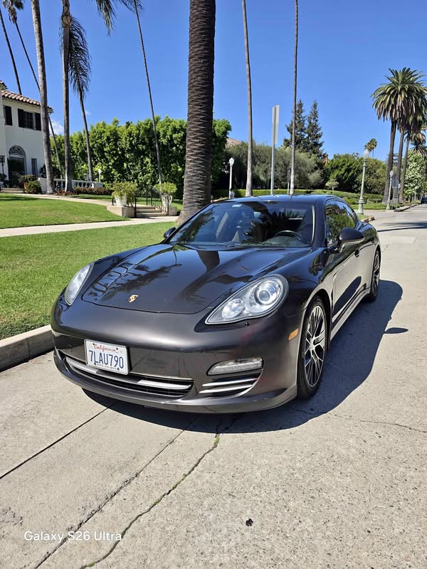 2013 Porsche Panamera - 4 Platinum Edition Sedan 4D