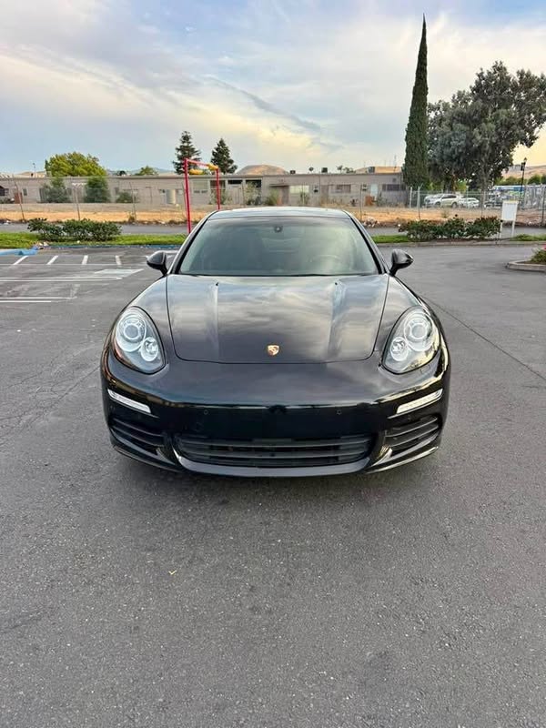 2014 Porsche Panamera - S