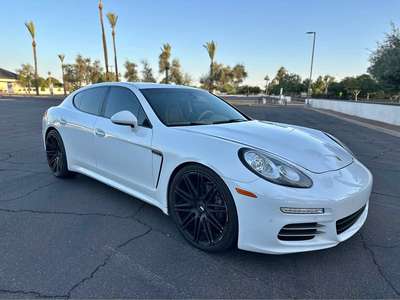 2014 Porsche Panamera 4 Sedan 4D