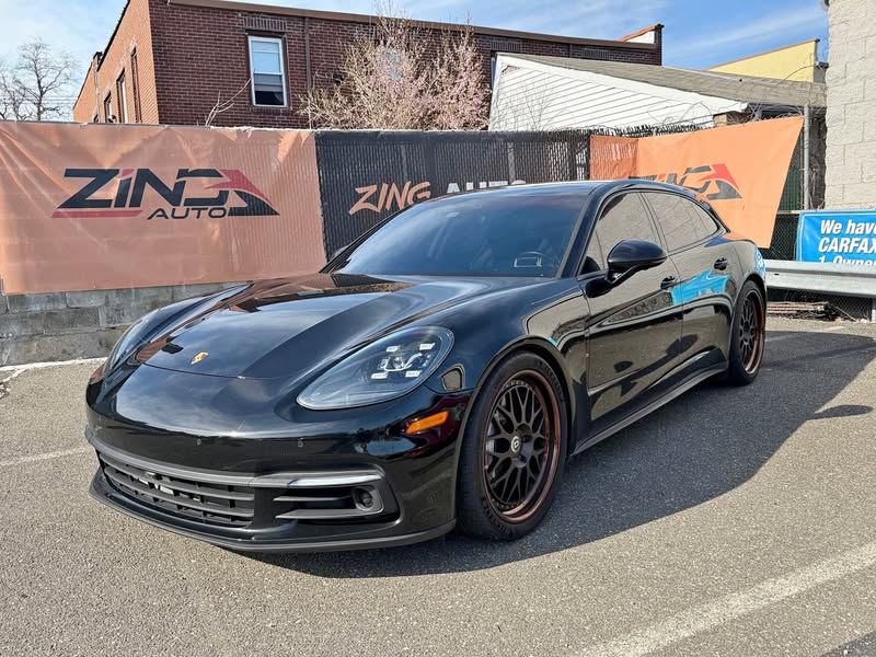 2020 Porsche Panamera - 4 Sport Turismo