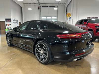 2017 Porsche Panamera Base