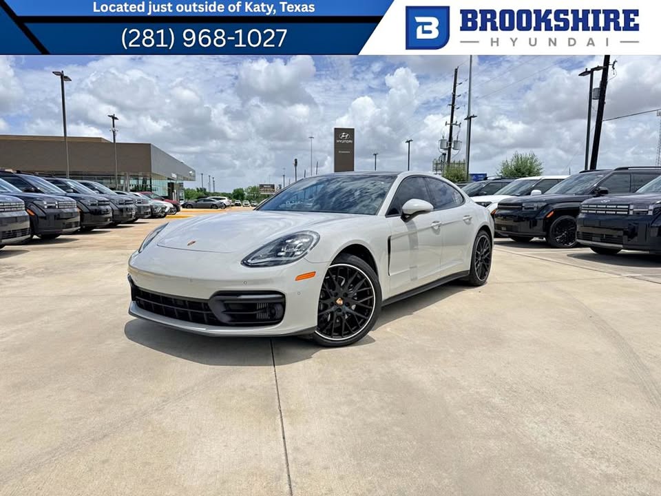 2023 Porsche Panamera 4
