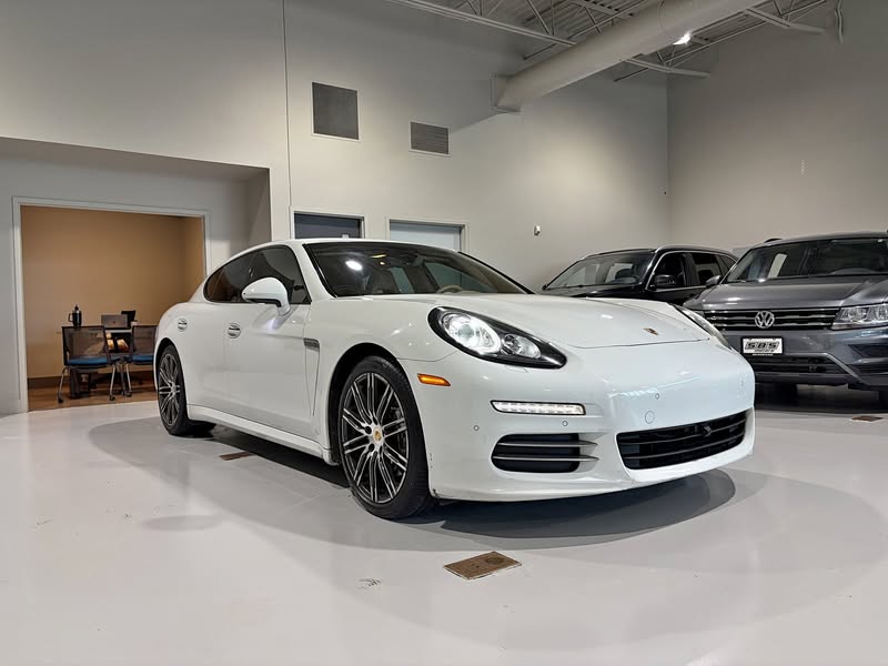 2016 Porsche PANAMERA 4 EDITION