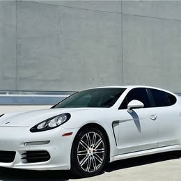 2016 Porsche Panamera (...7130)