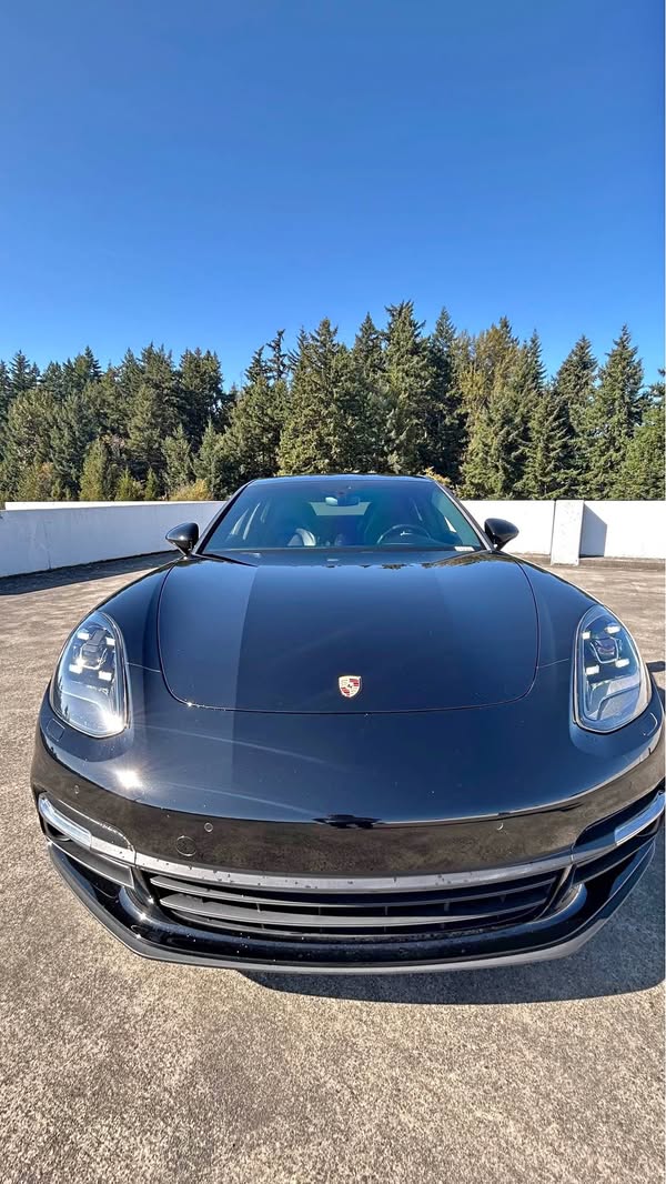 2018 Porsche Panamera - 4 E-Hybrid Sedan 4D
