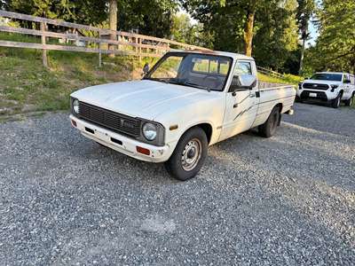 1979 Toyota pickup - Long bed