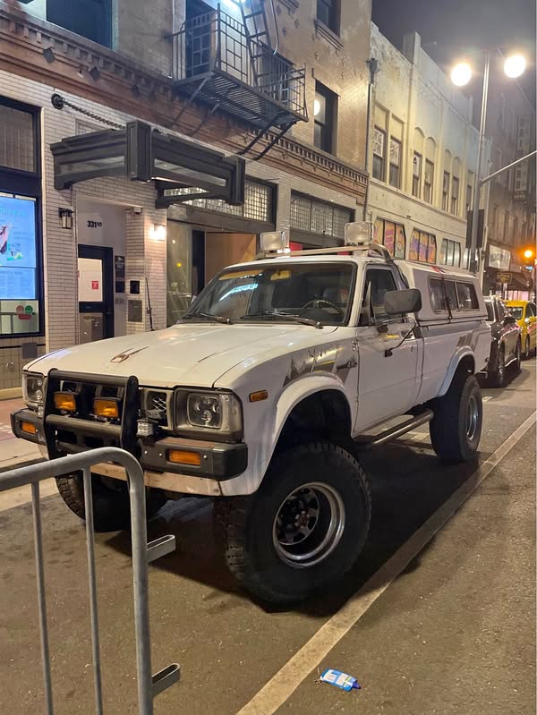 1982 Toyota pickup - SR5