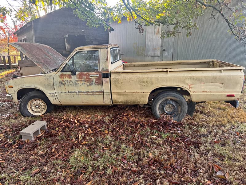 1981 Toyota pickup - SR5