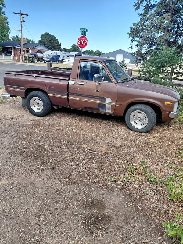 1980 toyota pickup sr5 r20 eng.5spd runs and drive
