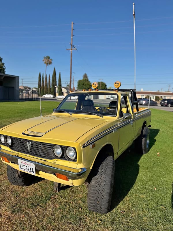 1978 Toyota Hilux SR5 pickup Rare 4x4 original first ones - Original paint no rust runs perf