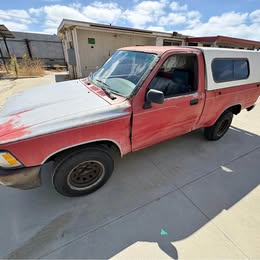 1989 Toyota Pickup 22R \u2022 2WD \u2022 Camper Shell