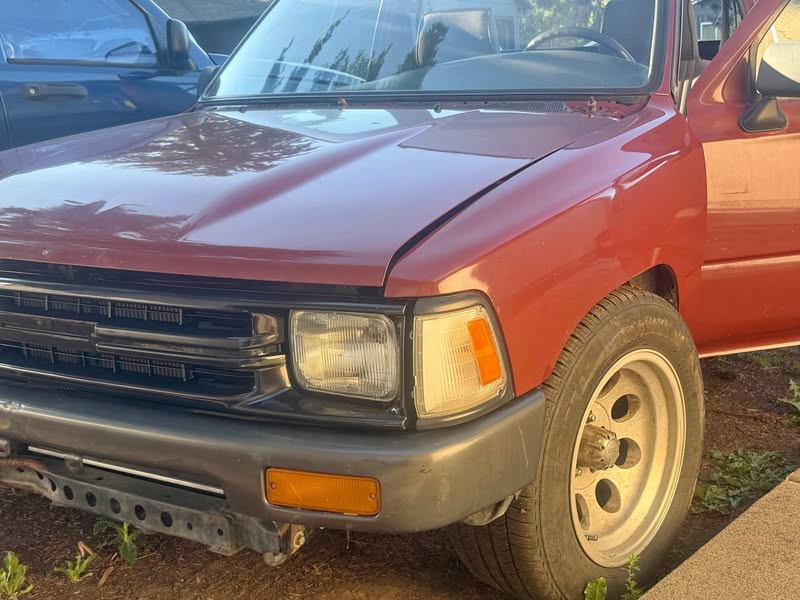 1989 Toyota pickup - 22R