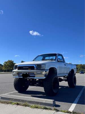 1989 Toyota pickup - SR5