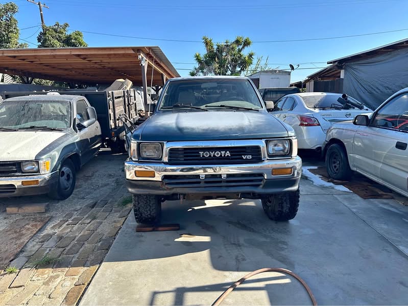 1995 Toyota Toyota pickup 1\/2 green - Kinks