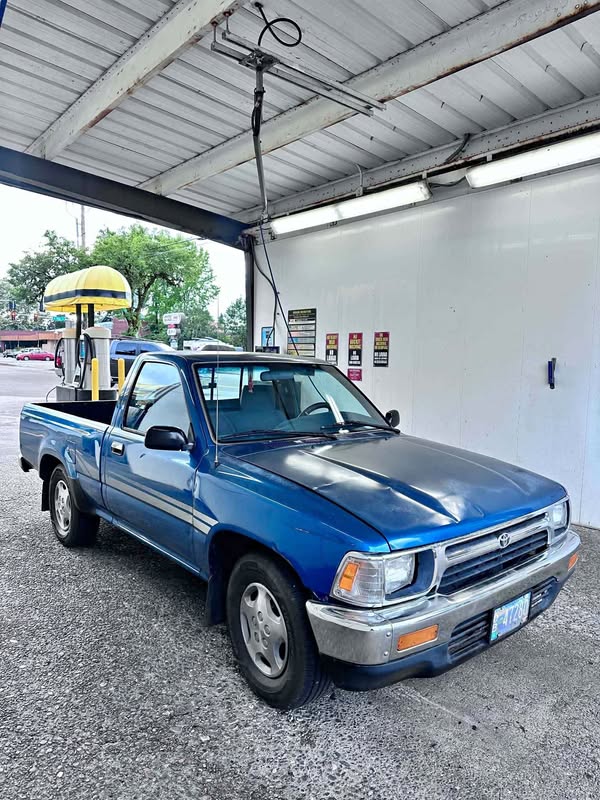 1994 Toyota Pickup - 22R. Automatic
